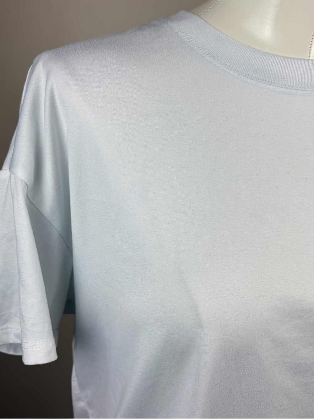 Vuori Women's Energy Short Sleeve Crew Tee in White - Picture 2 of 10